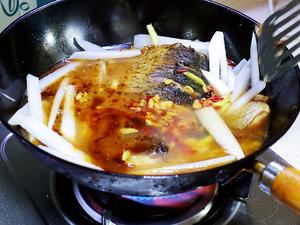 超简单！又鲜又美味的荆州草鱼火锅的做法 步骤13
