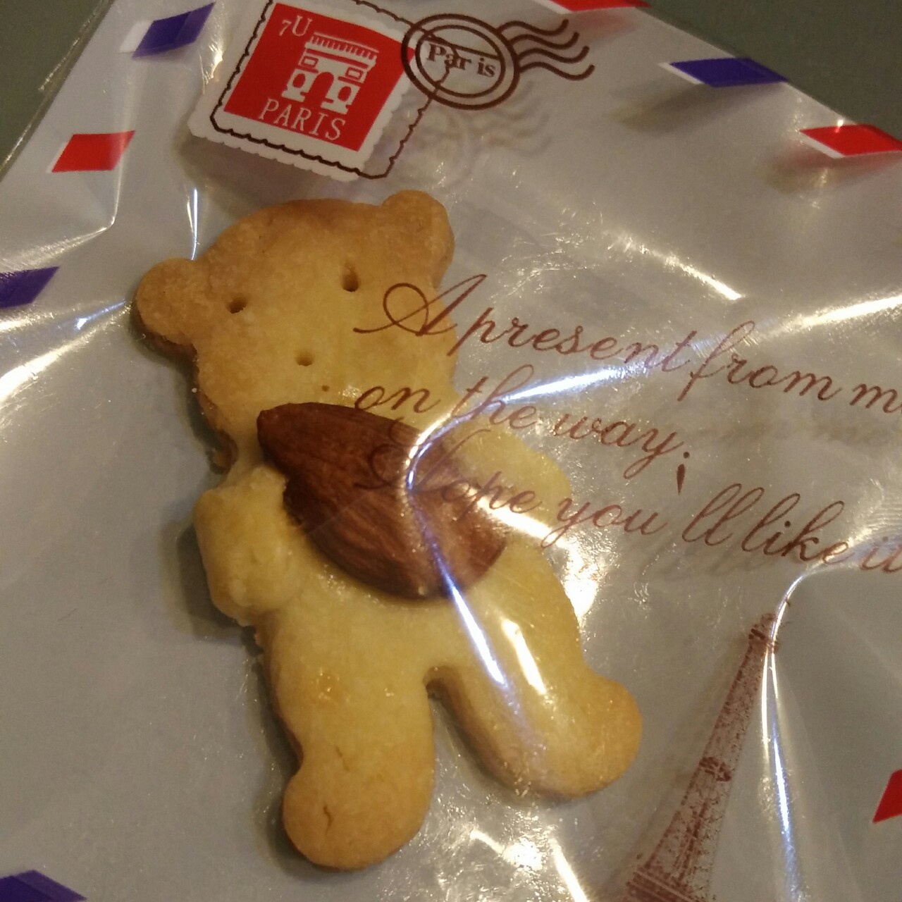 抱杏仁的小熊（造型饼干）