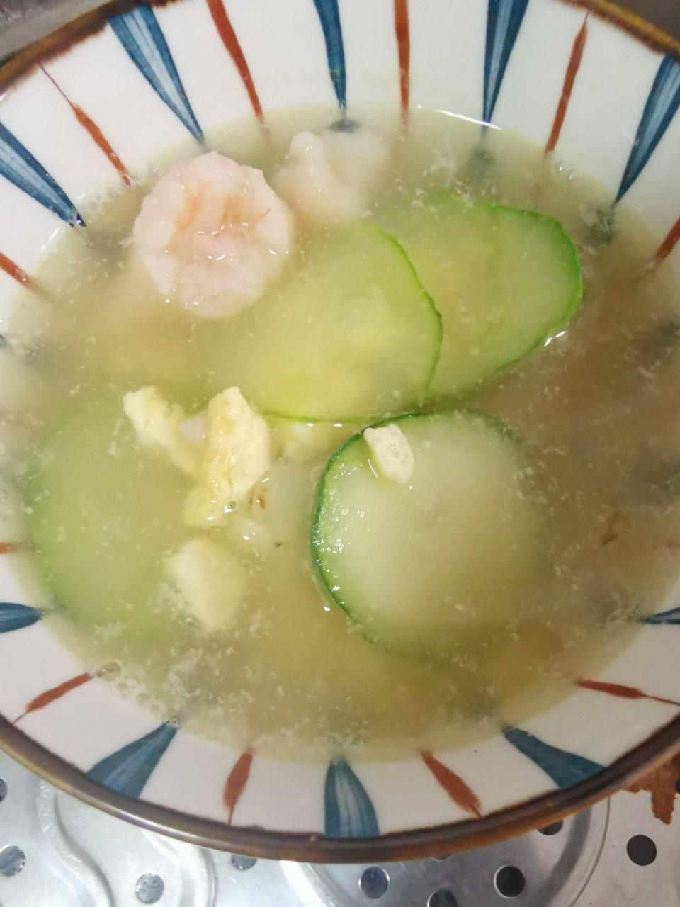 低卡饱腹、鲜美又爽口的黄瓜虾滑汤，减脂必备