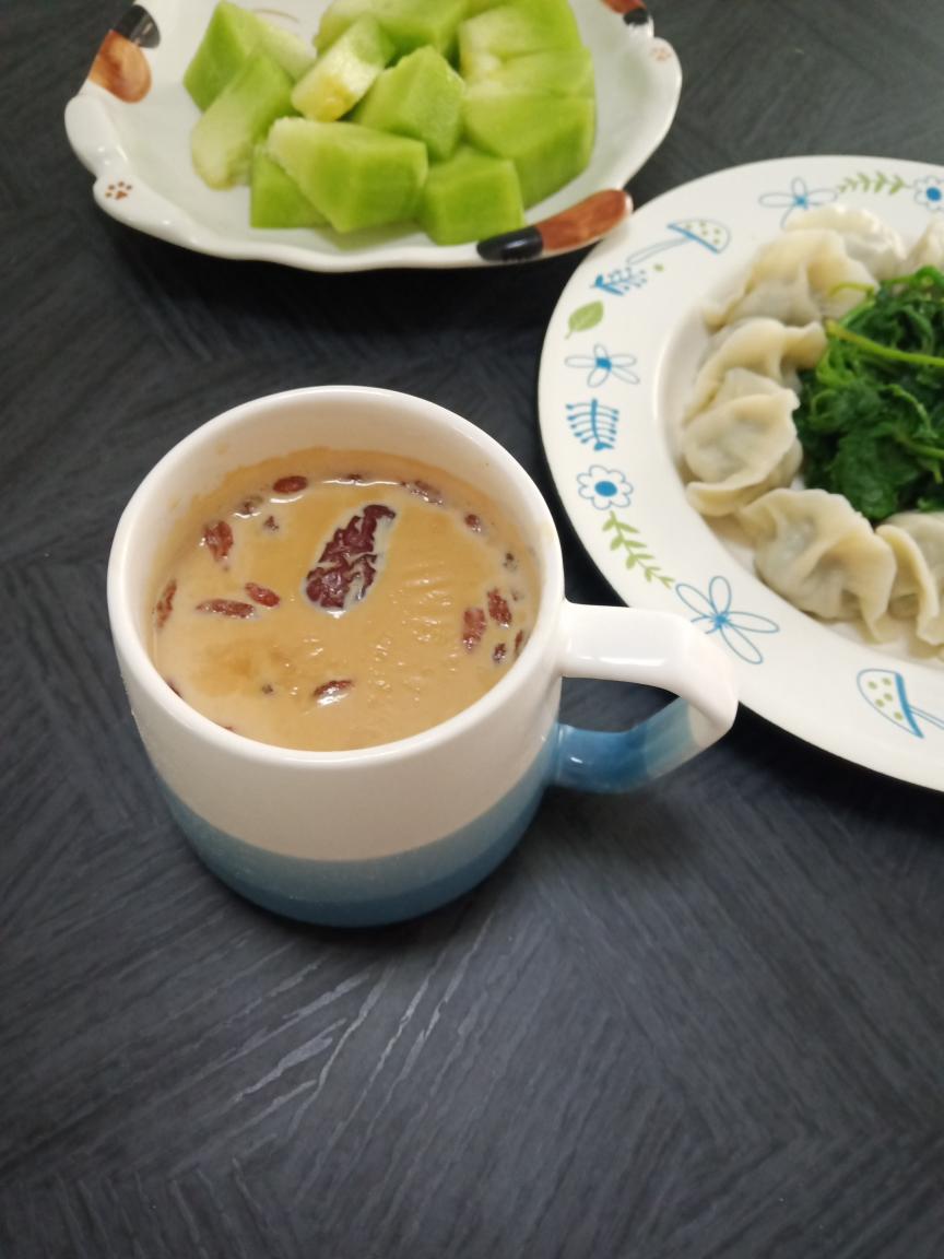 红糖姜枣奶茶
