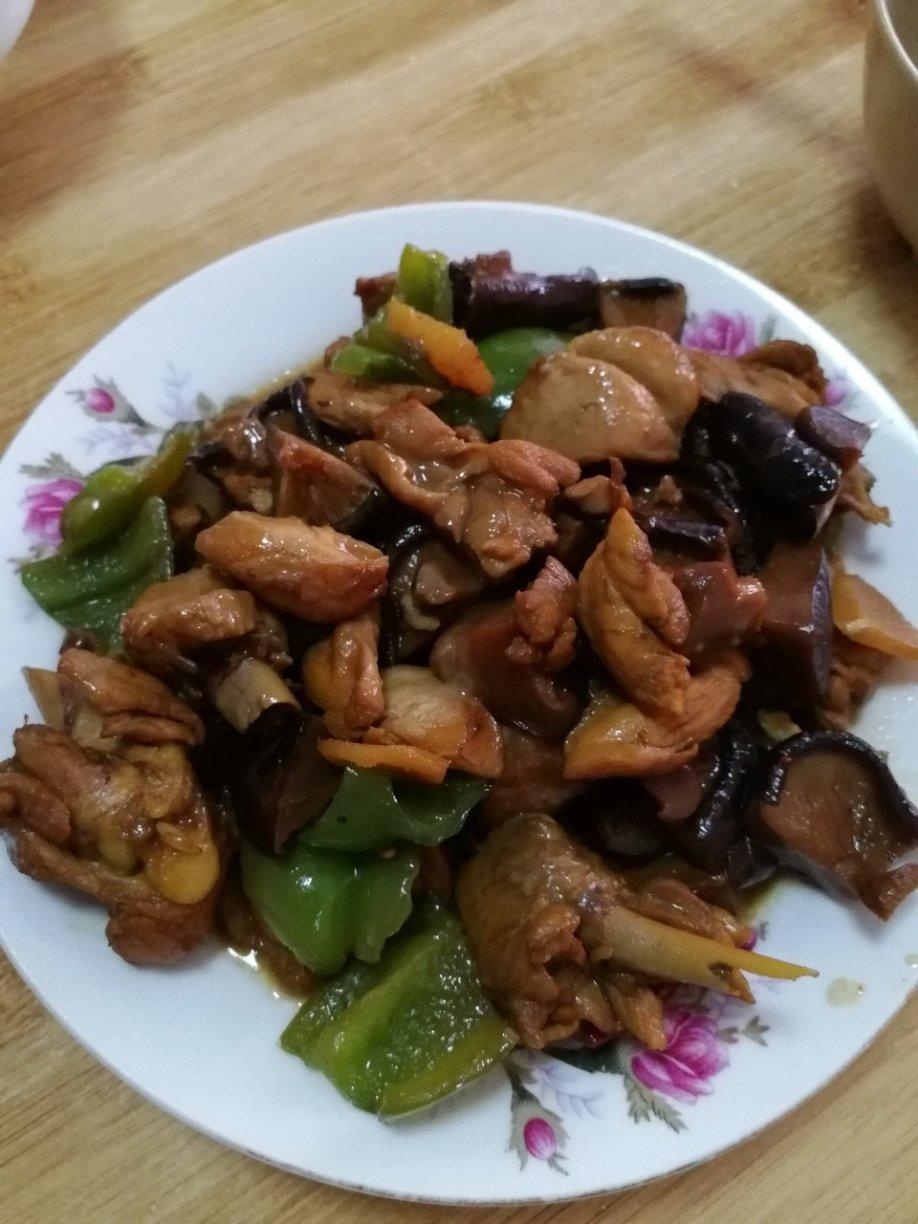 好吃到原地爆炸的黄焖鸡