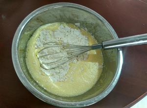 八寸（酸奶、牛奶、清水）蒸蛋糕（低糖少油不上火）的做法 步骤6