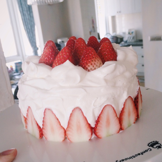 鲜奶油草莓蛋糕