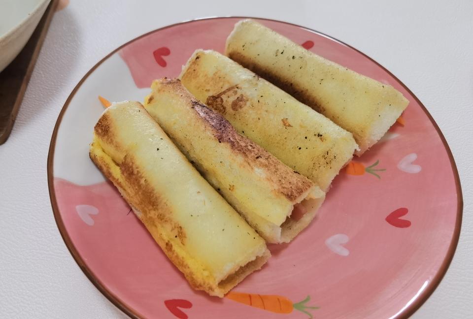 芝士培根红萝卜青瓜吐司卷的做法
