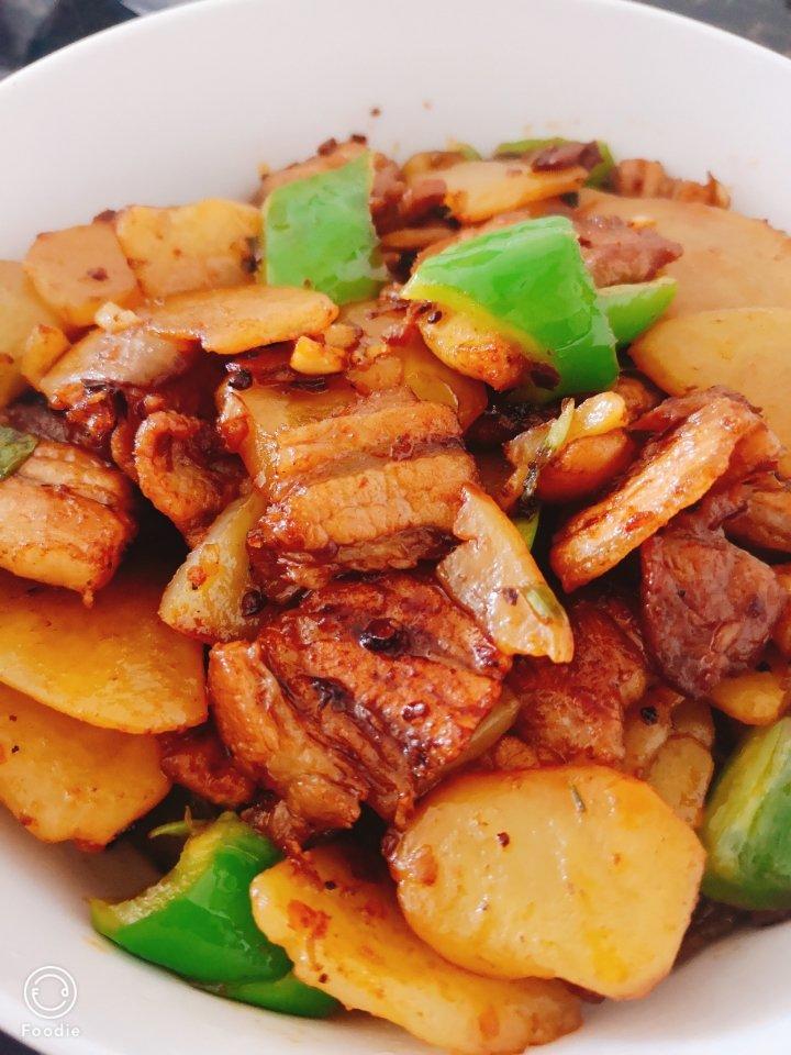 五花肉干煸土豆片