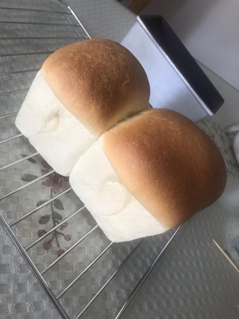 吐司的进阶玩法———糙米黑米养生吐司（190g无盖迷你模具15.1x6.7x6.7cm）   爆头蘑菇头吐司