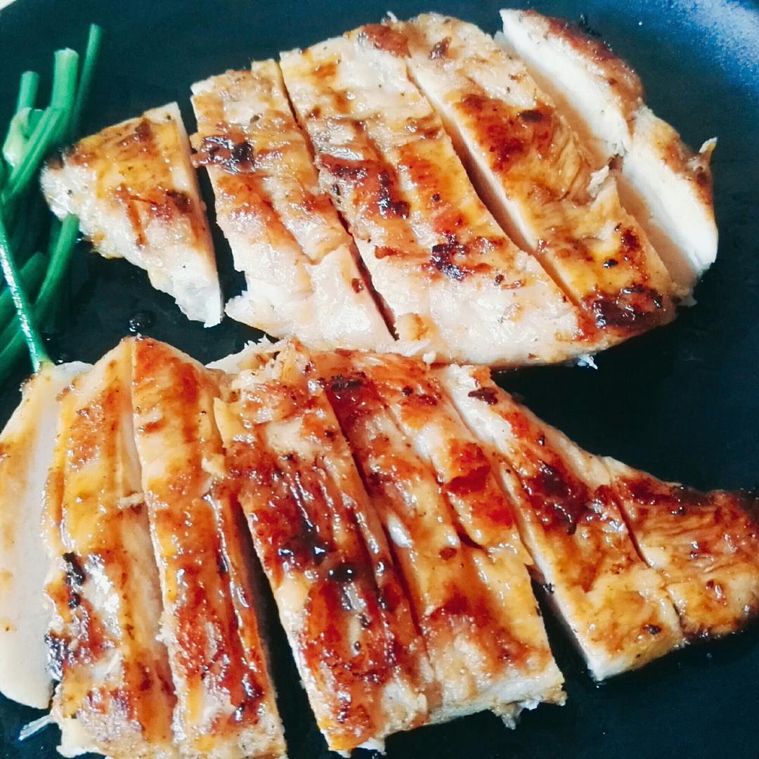 酷炫屌炸天好吃的煎鸡胸肉（香蒜蜂蜜煎鸡胸肉）