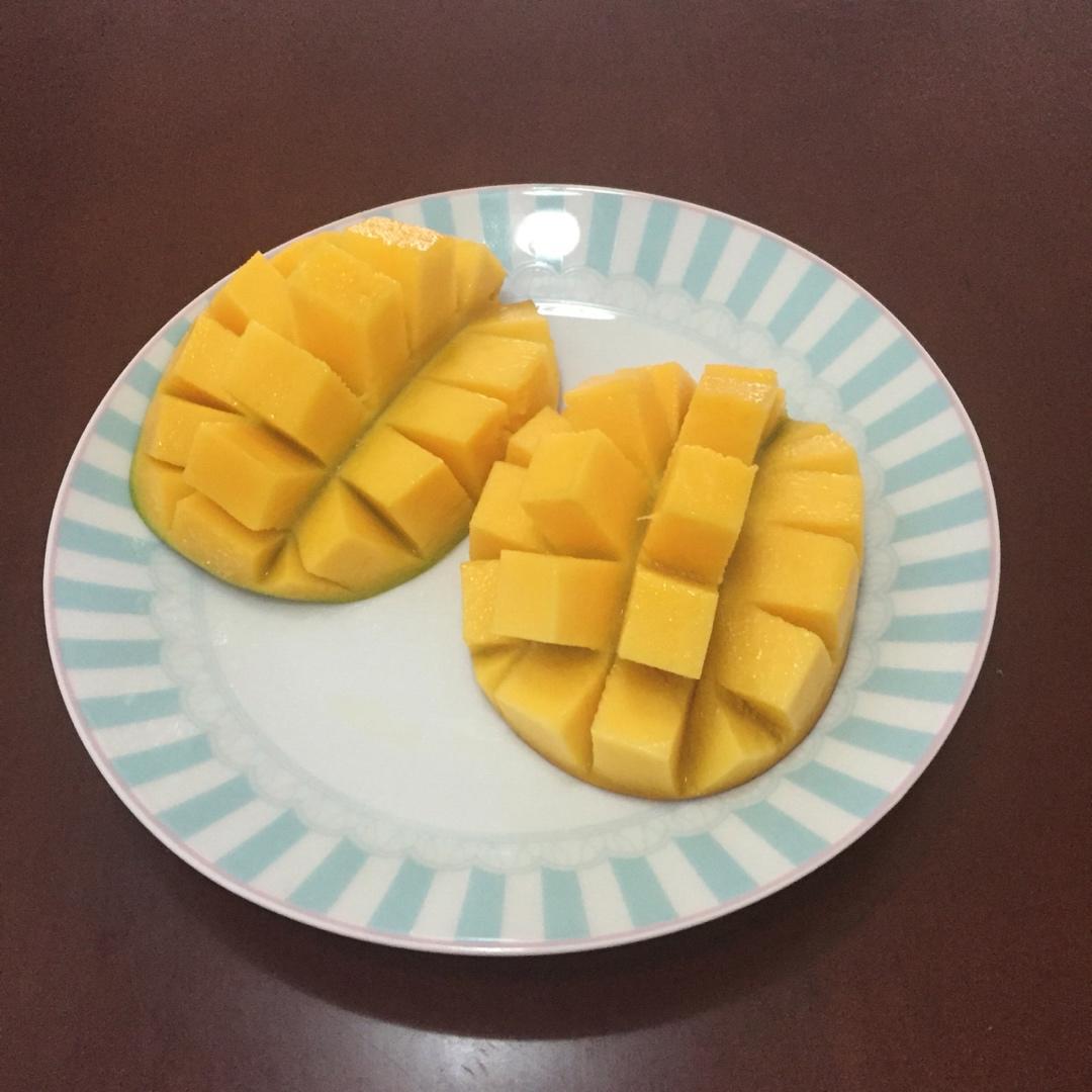 绵绵的丸子做的巧切芒果