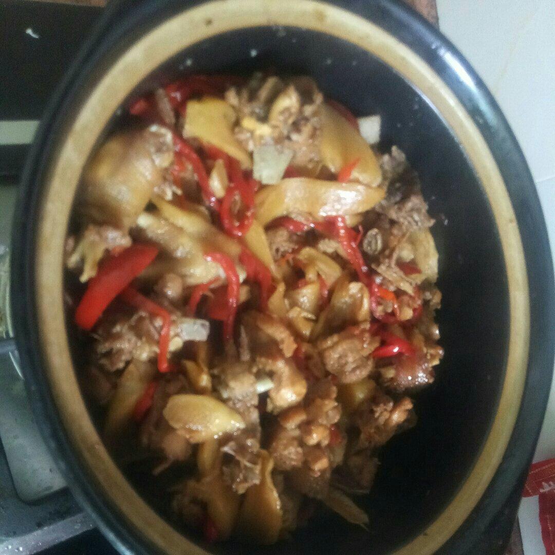 子姜焖鸭煲