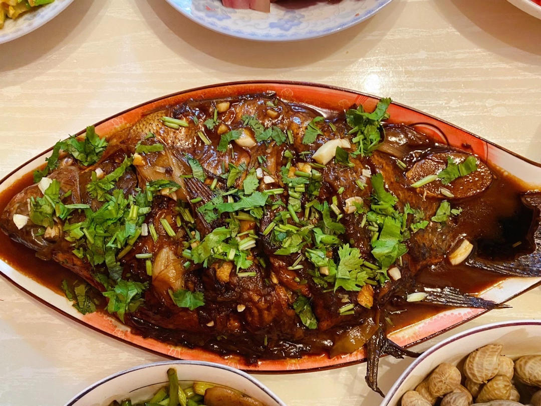红烧鱼一草鱼一舔盘儿版💕鱼汁拌饭吃两大碗！