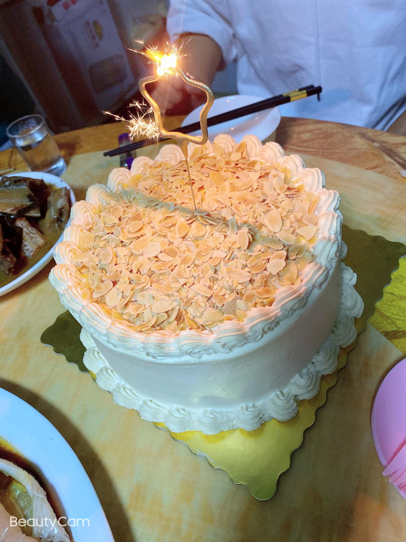焦糖海盐蛋糕——转自微博菜菜妈的精彩生活