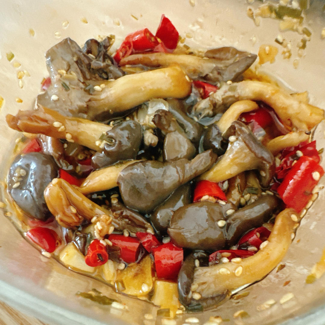 拌一盘光一盘‼️好吃到无法停下来的节奏😋😋凉拌平菇