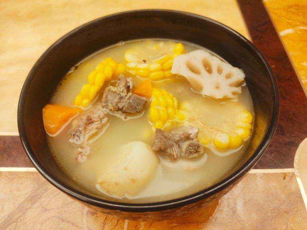 厨师长教你：“玉米排骨汤”的家常做法，营养又美味，先收藏了