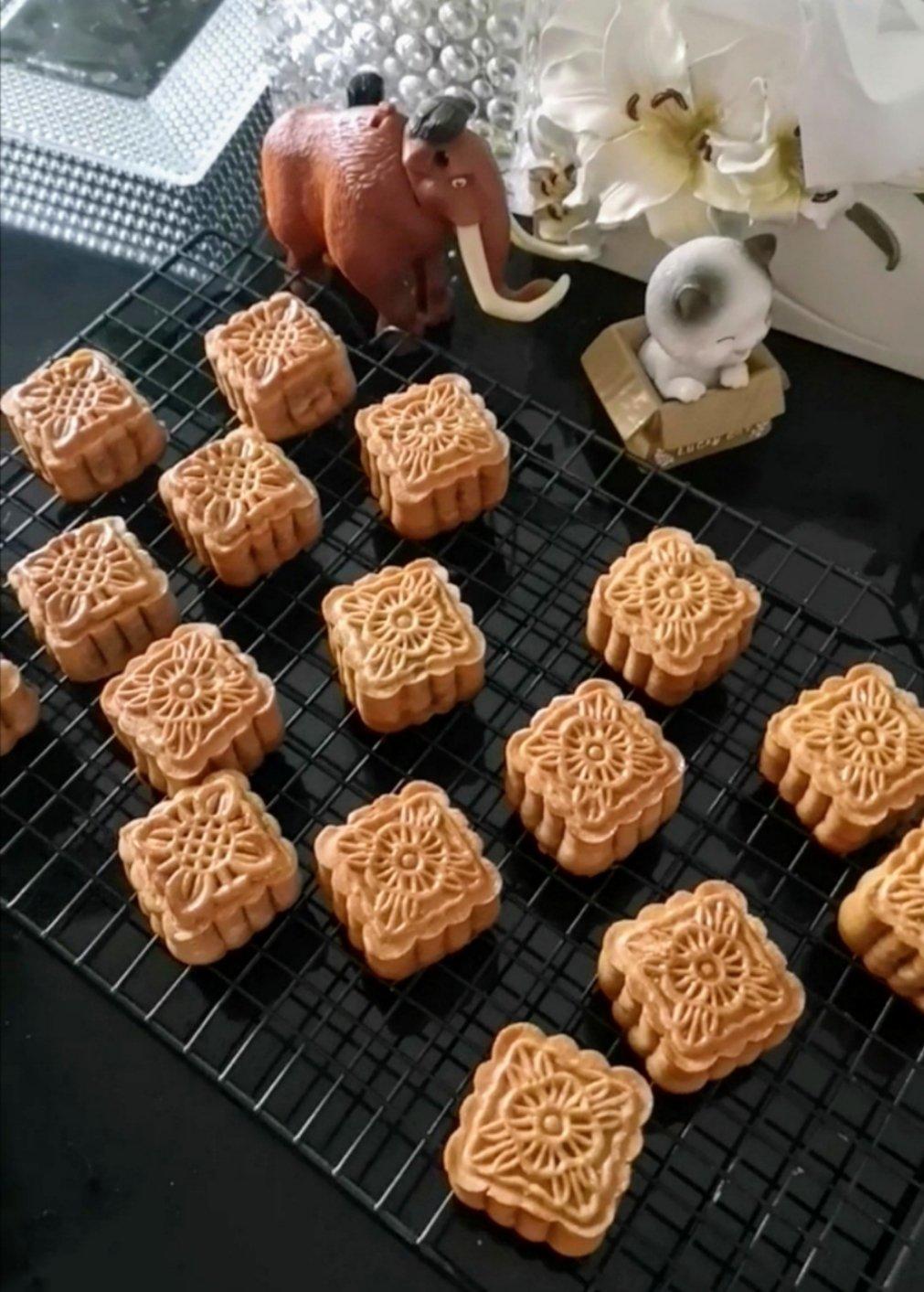 广式月饼——蛋黄莲蓉月饼