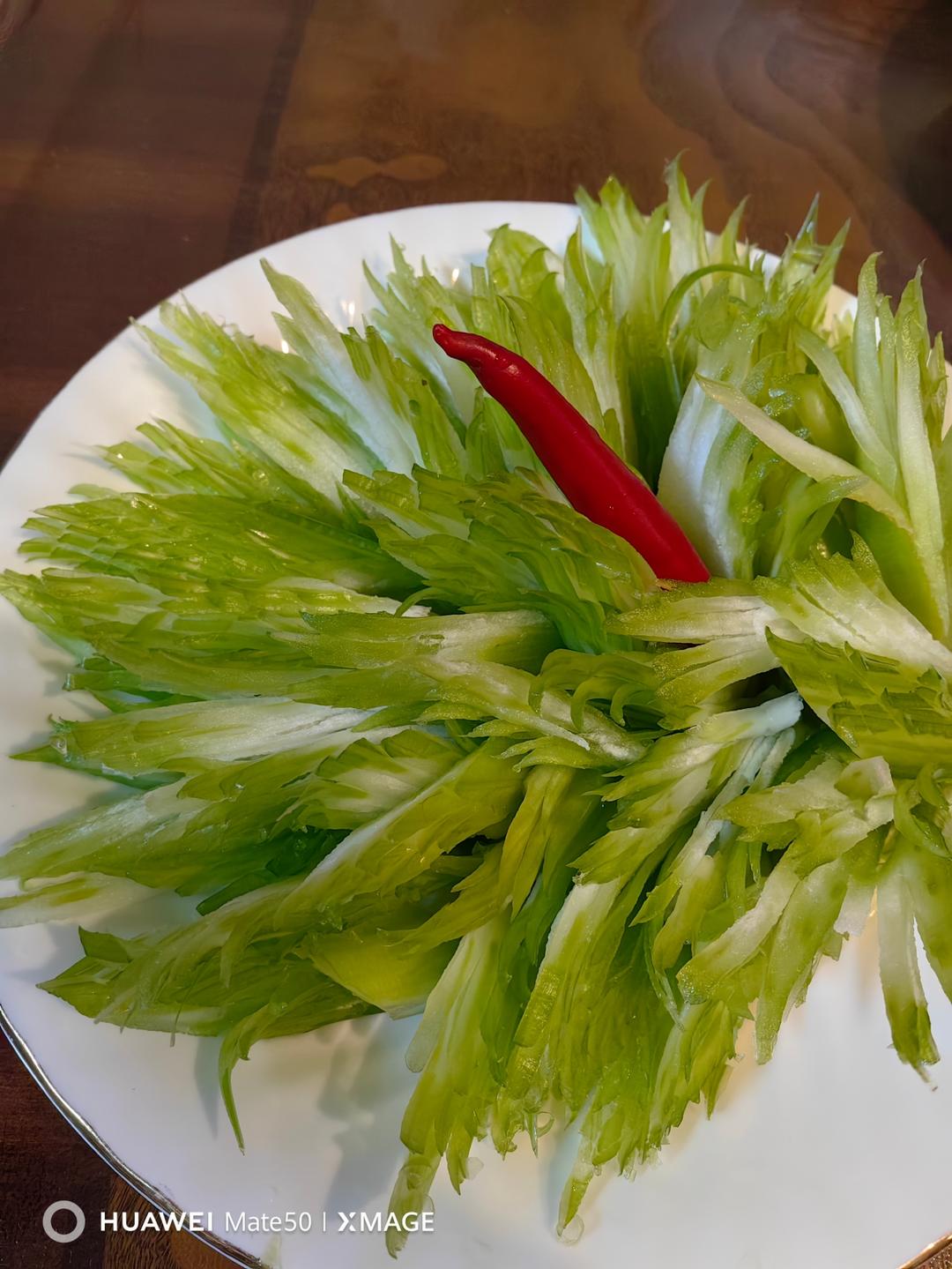 凉拌凤尾菊花西芹