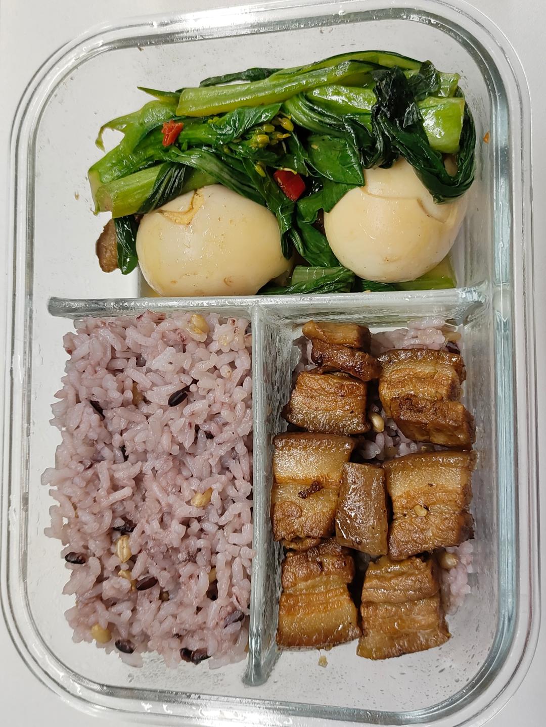 红烧肉炖鹌鹑蛋