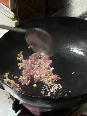肉末丝瓜烩饭的做法 步骤3