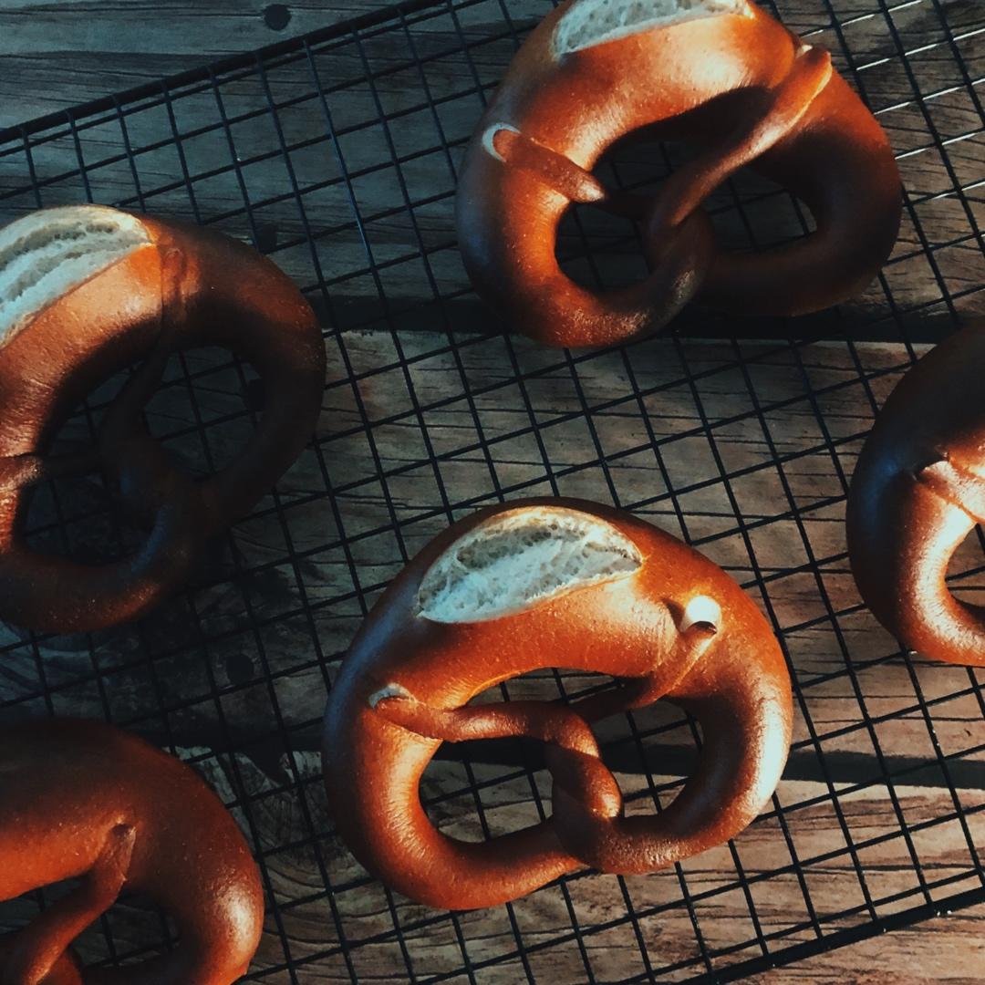 最详细的碱水包 【德国结面包 布雷结面包】有关碱水面包Brezel的一切 Bretzel Brezen Pretzel