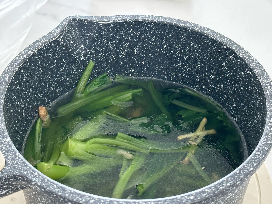 粤菜师傅教的「盐水菜心」，妥妥的饭店口味！