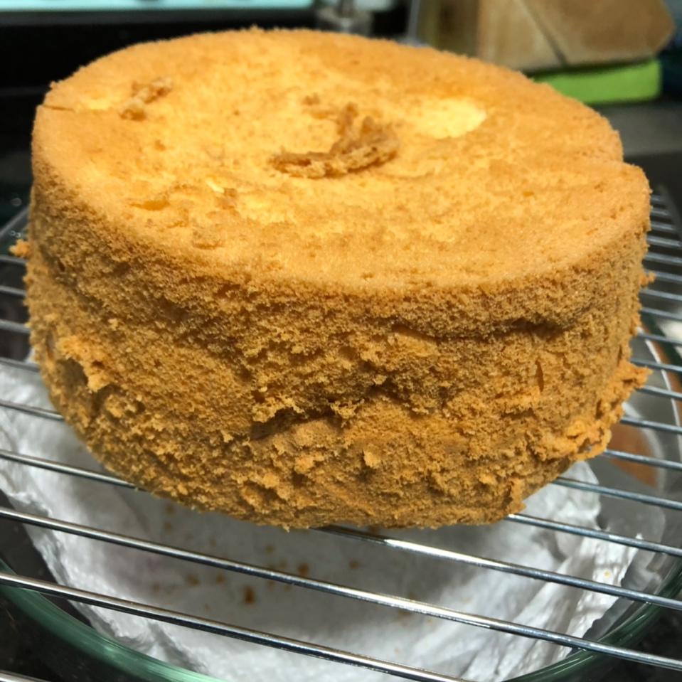 超简单完美戚风蛋糕（6寸2蛋）附打发、翻拌、脱模视频