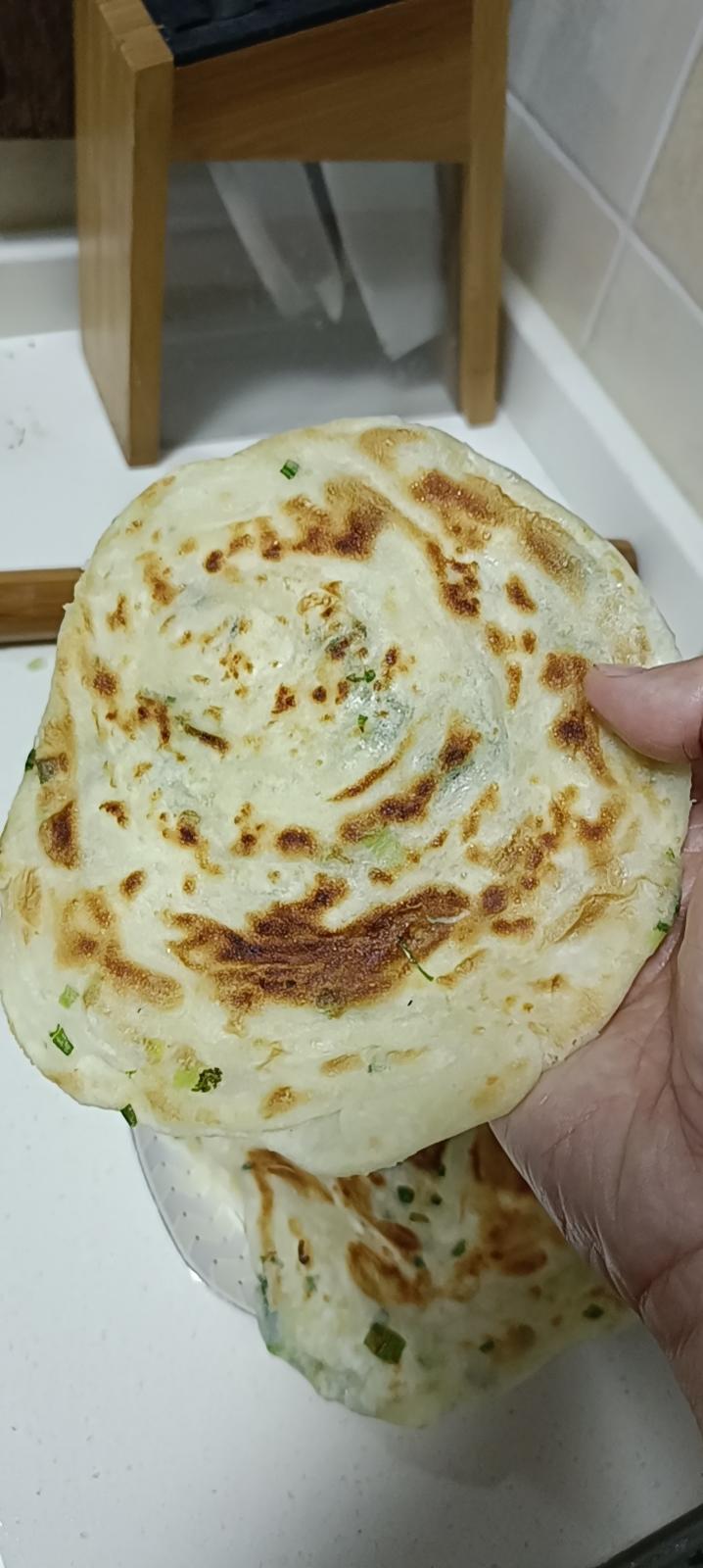 家常葱油饼 柔软多层 凉了也不硬 附细节视频详解