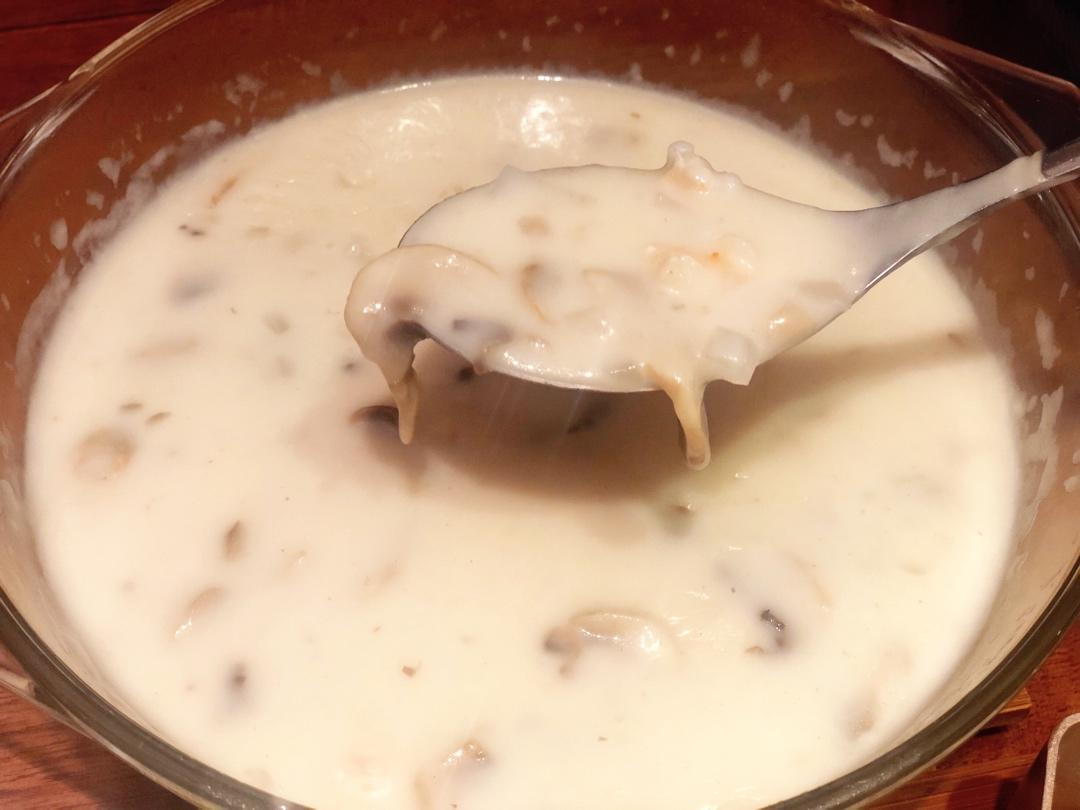 超惊艳奶油蘑菇汤(牛奶版本)