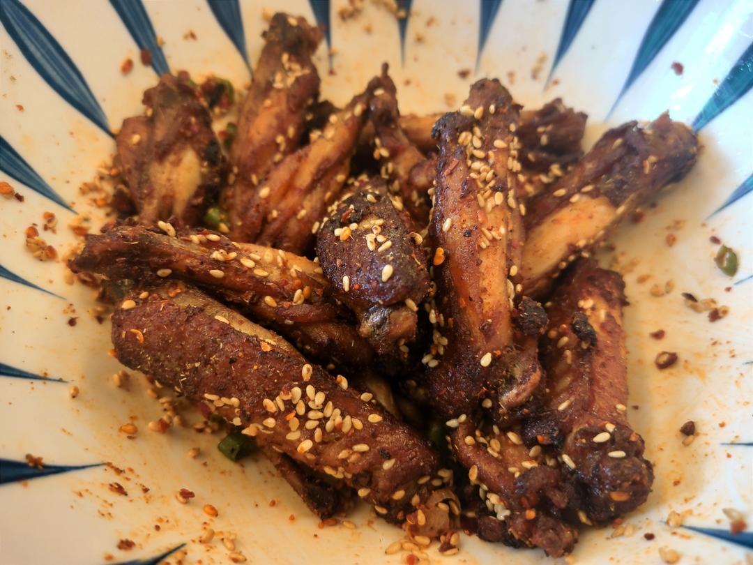 香辣鸡翅（手指都舔干净）