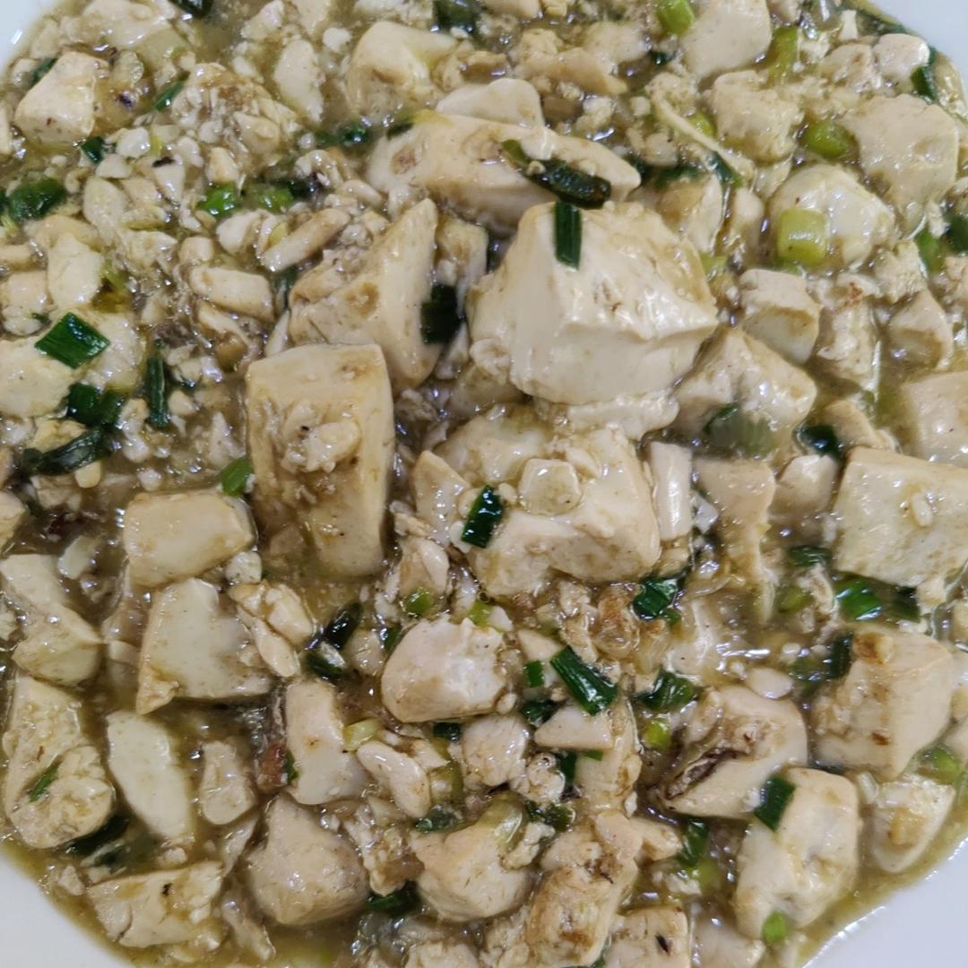 不放肉也超下饭的葱焖豆腐