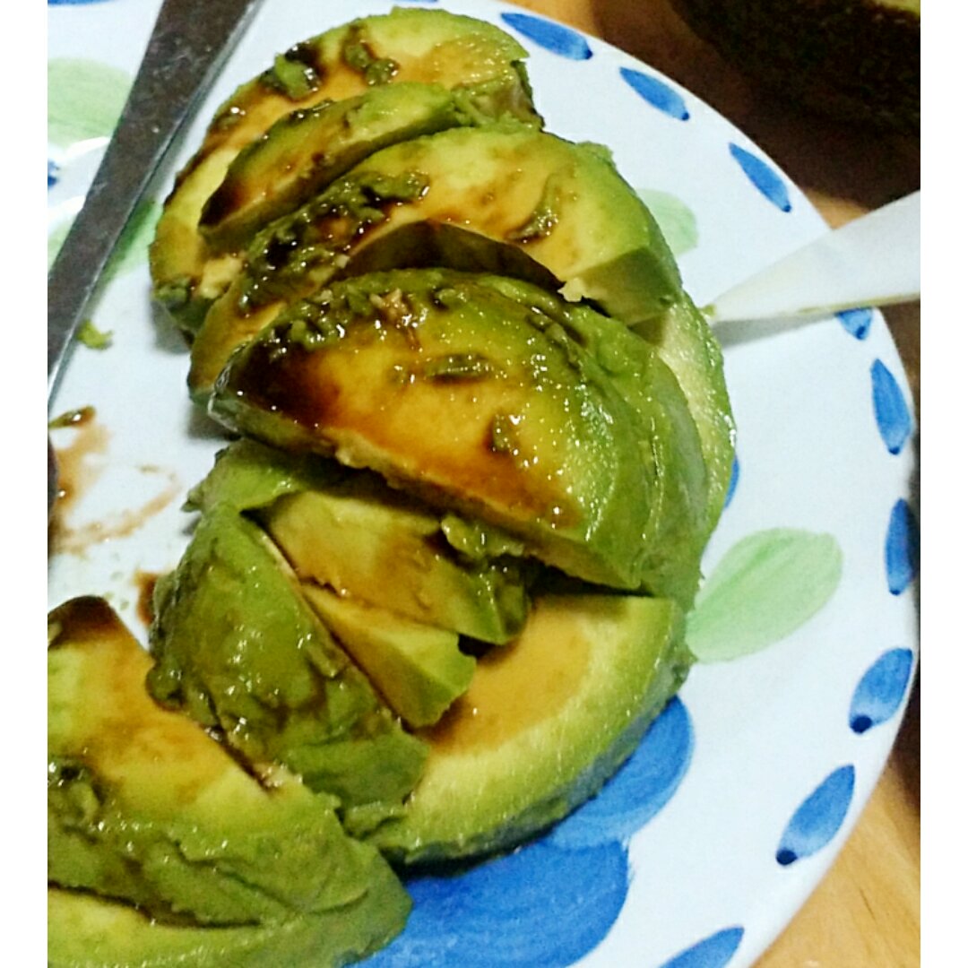 杏仁12做的牛油果蘸酱油