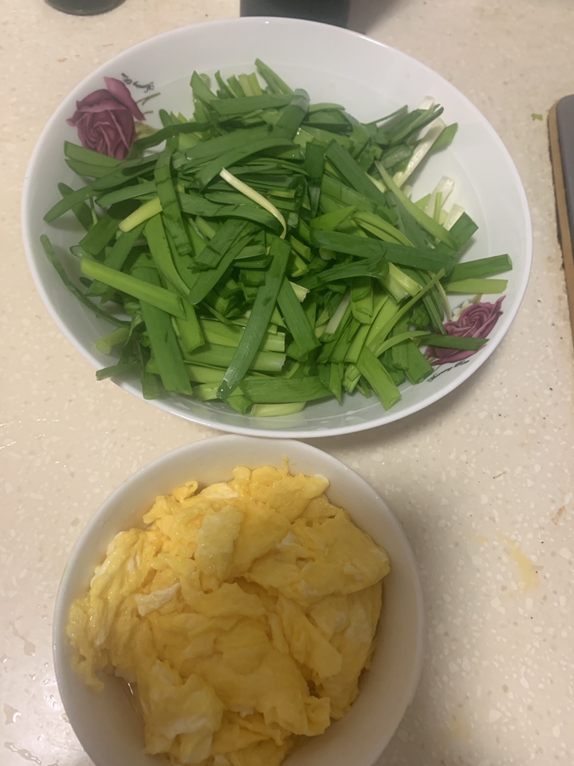 30秒出锅的鲜嫩韭菜炒鸡蛋的做法 步骤1