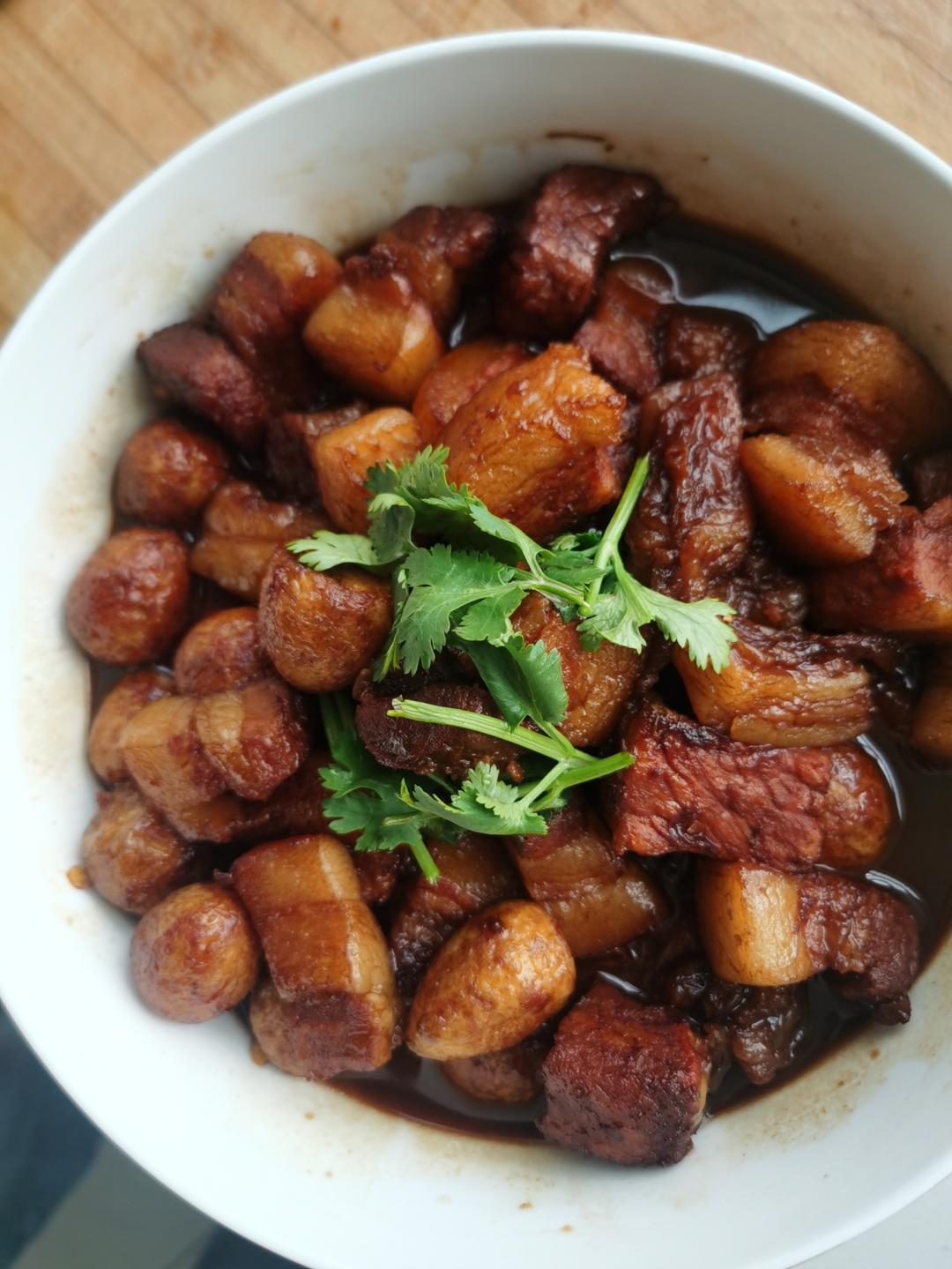 虎皮鹌鹑蛋红烧肉