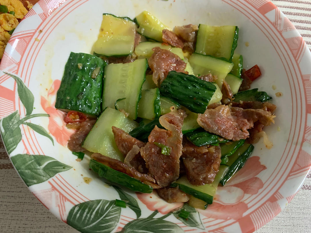 腊肠炒黄瓜