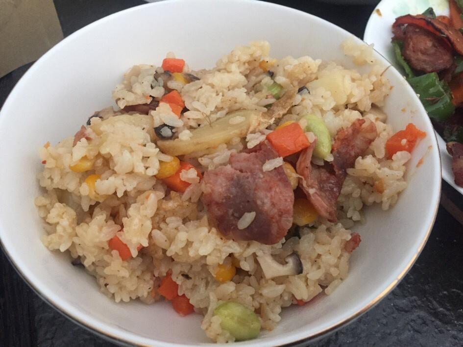 香菇腊肠土豆焖饭