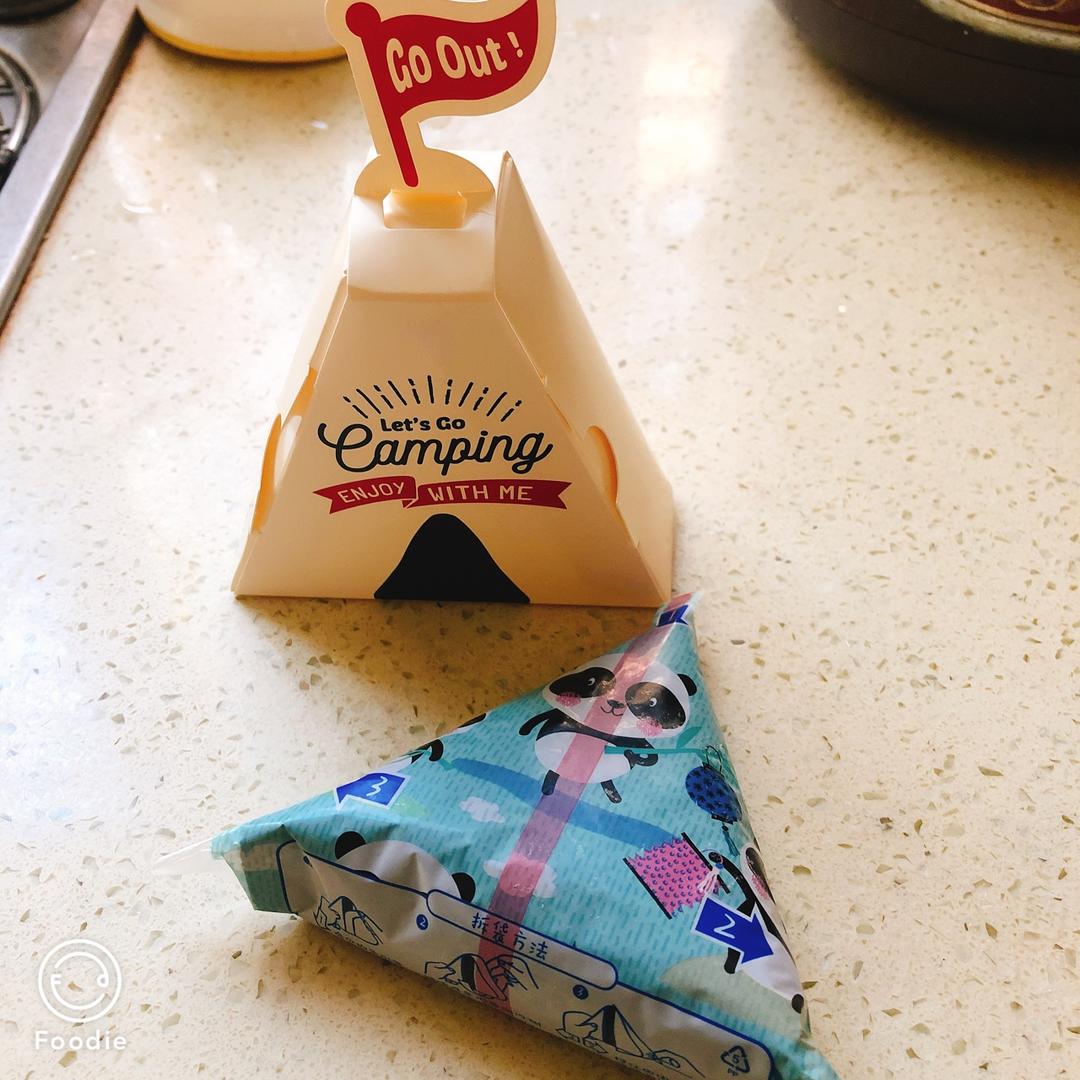 金枪鱼芝麻手捏饭团