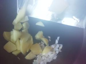 「老少皆宜」白菜炖土豆的做法 步骤10