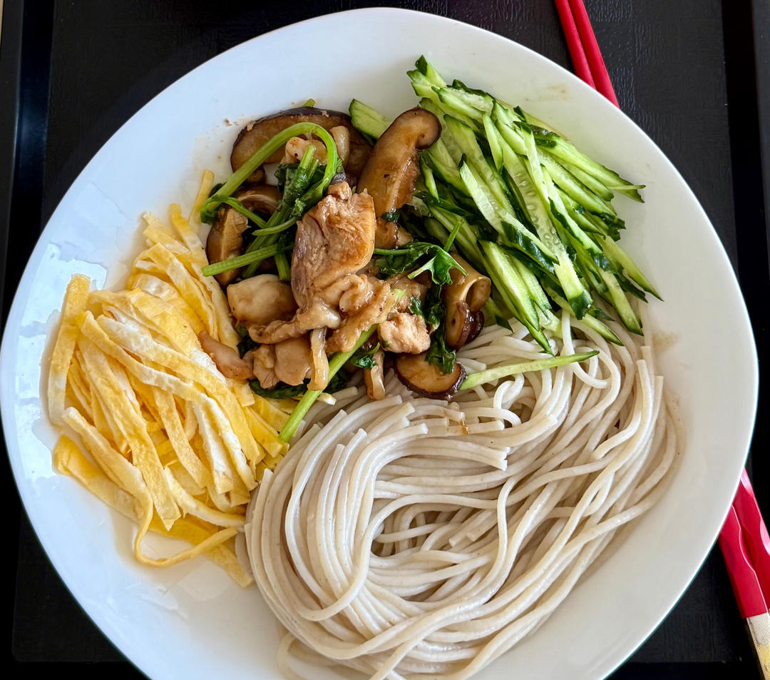 煎鸡腿肉拌莜面