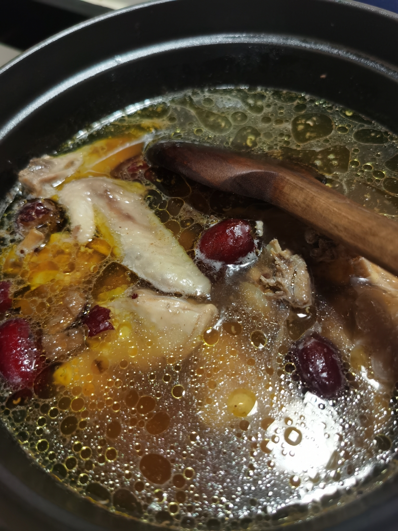 红枣煲老母鸡的做法 步骤1
