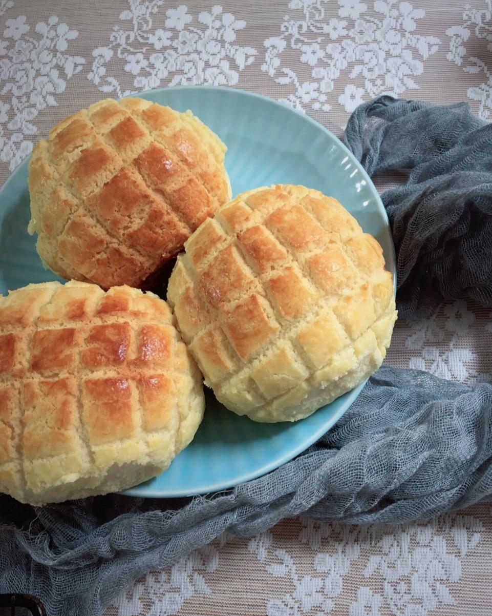 好吃到炸裂的港式菠萝包（附带制作酥皮的小视频）