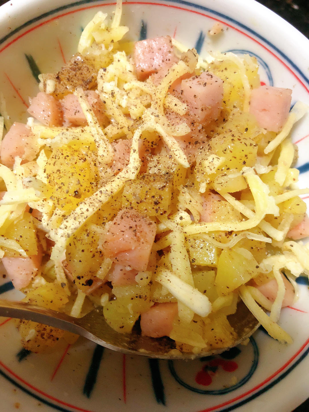 『美味咸香』椒盐土豆香肠花花包