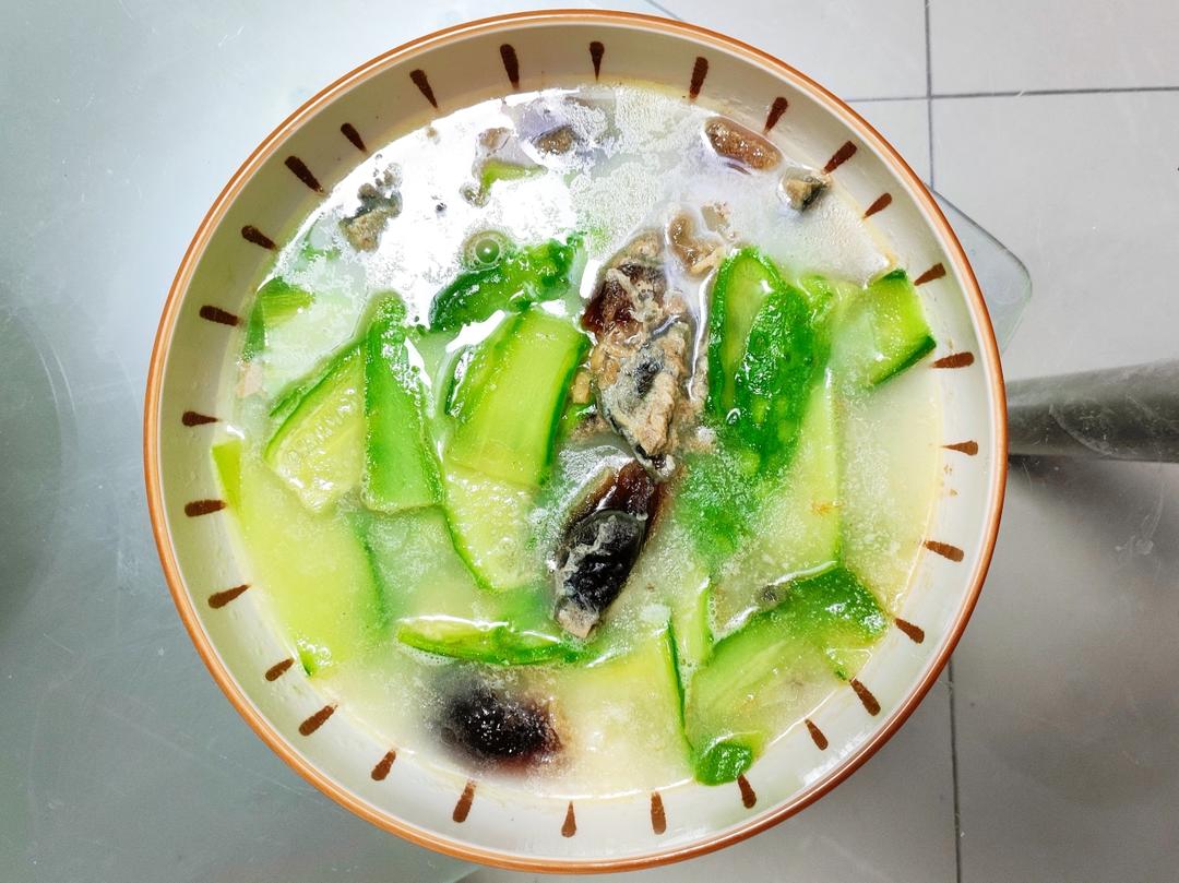 厨师长教你：“青瓜皮蛋汤”的家常做法，汤鲜味美，清香开胃