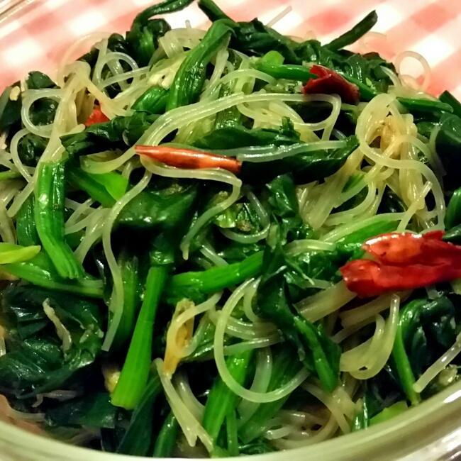 麻辣香的爽口菠菜……