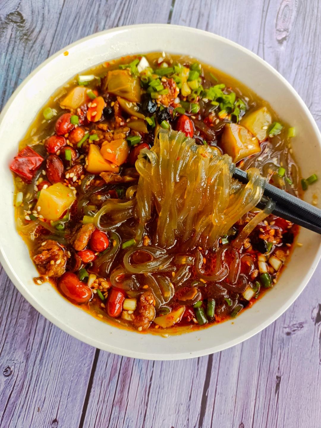 日销百万的【酸辣粉】，在家两步就搞定