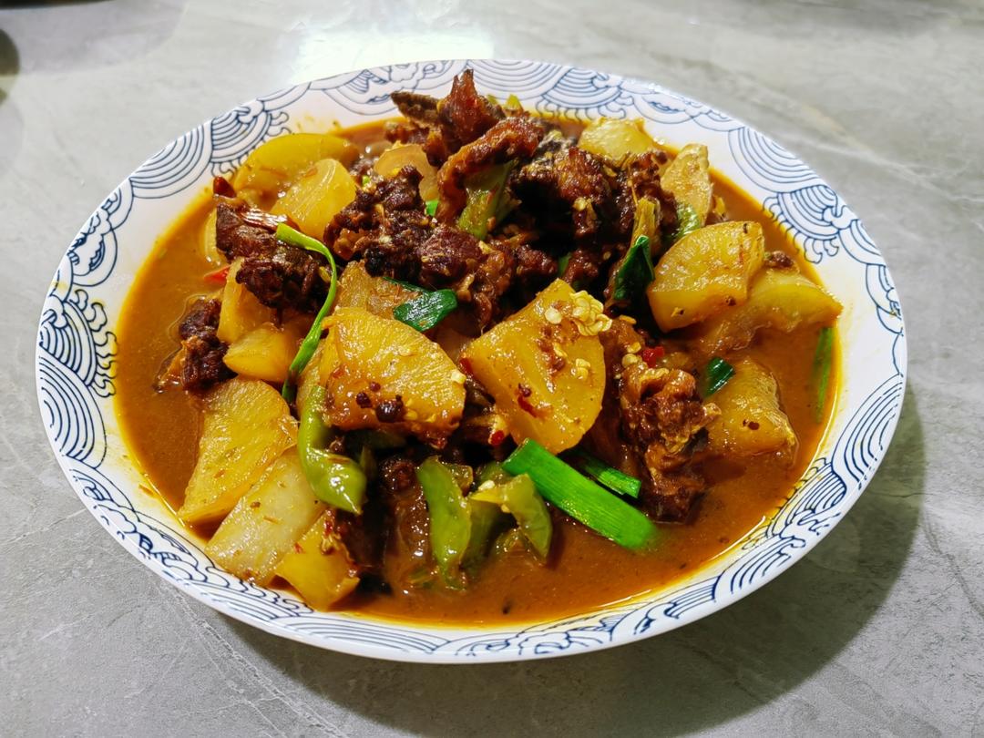 红烧萝卜炖牛腩的做法