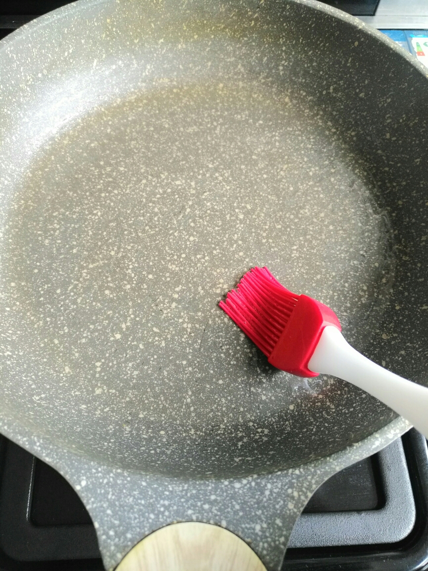 简单快手早餐–花椒叶煎饼的做法 步骤3