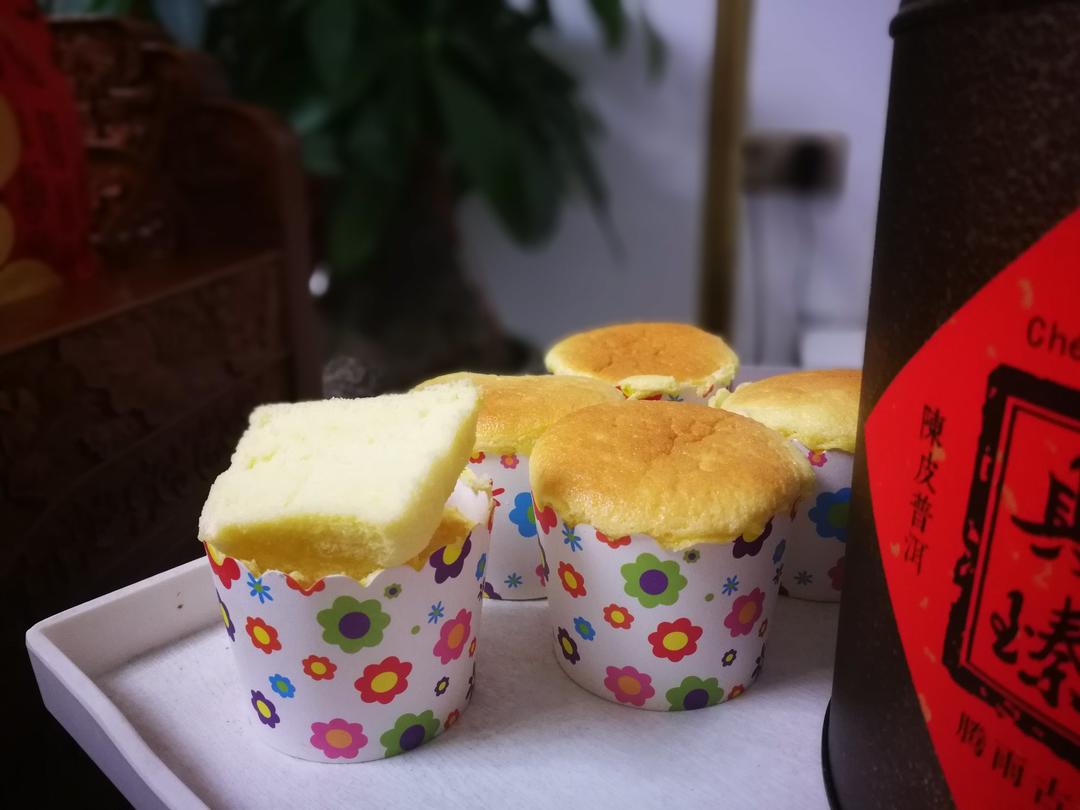 戚风杯子蛋糕^_^不开裂不回缩喔～