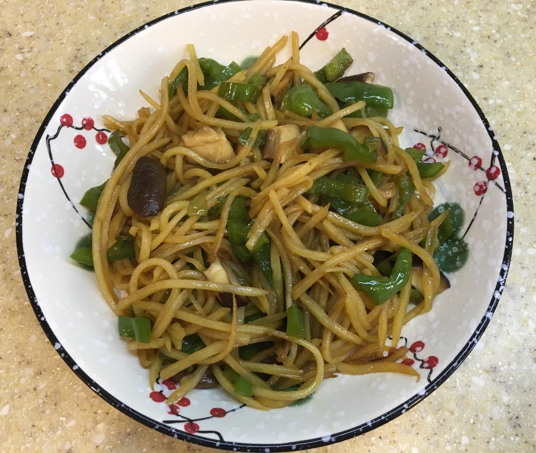 青椒香菇炒土豆丝