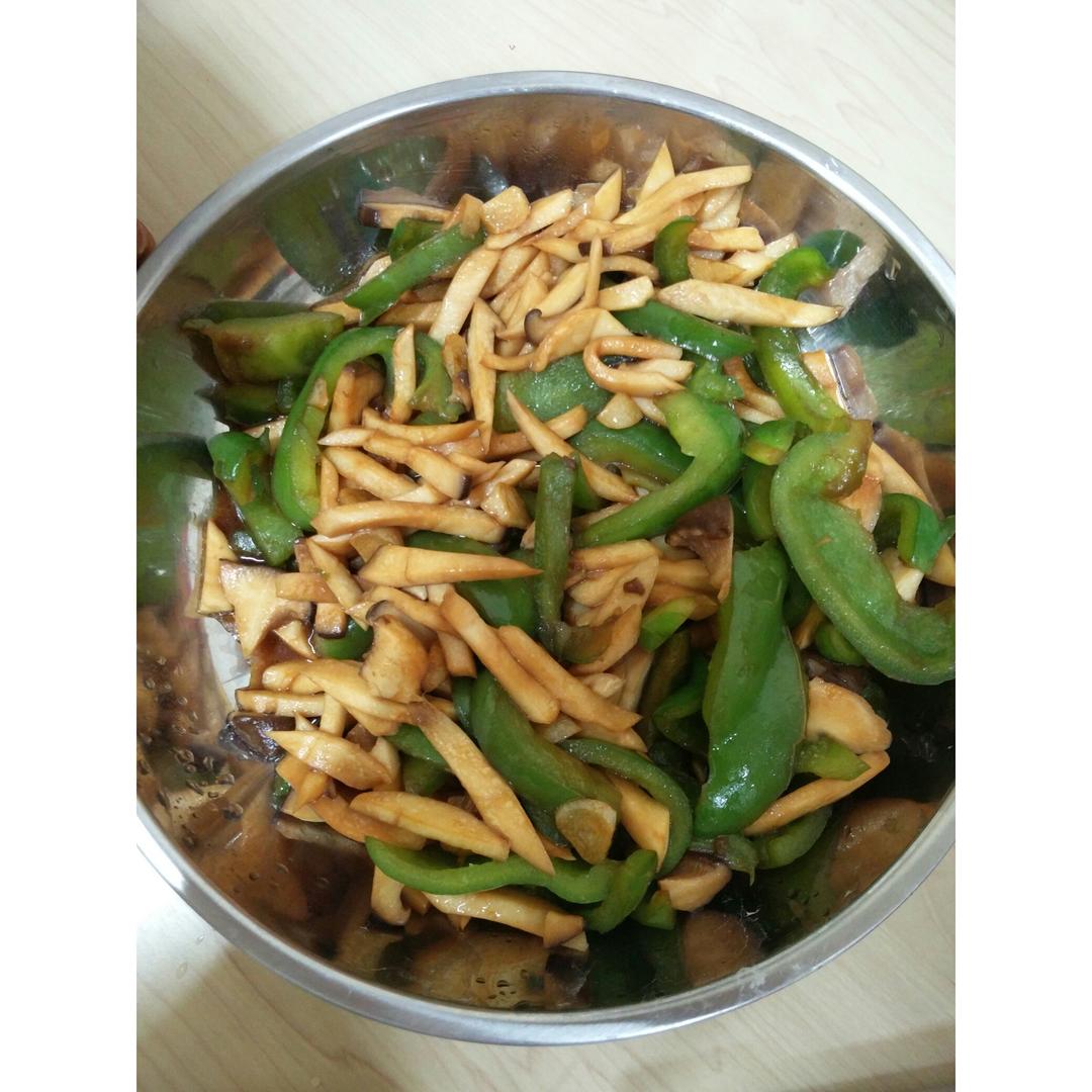 青椒素炒杏鲍菇