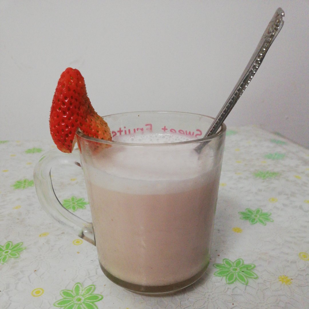 草莓养乐多果汁