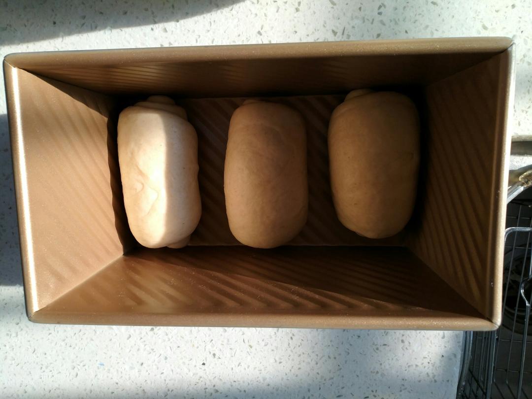 烫种酸奶蛋白吐司