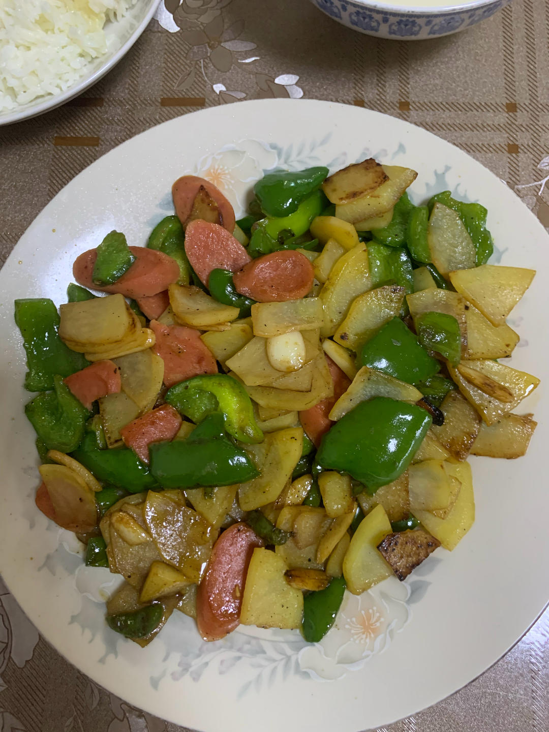 经典下饭神器———青椒火腿炒土豆片